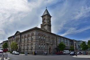 古老钟楼建筑外观