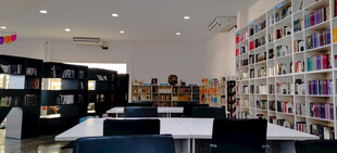 现代风格书店内景展示