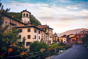 山间小镇的美丽街景
