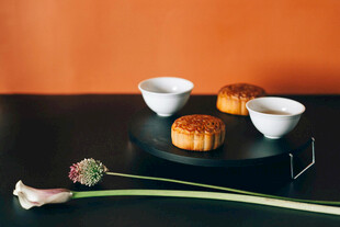 中式茶点与雅致插花