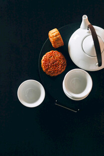 中式茶具与点心组合