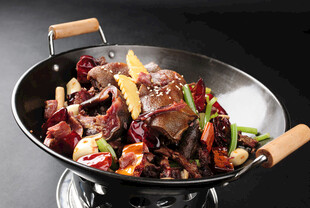 干锅牛肉摄影图片