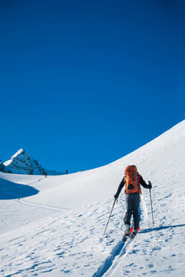 滑雪登雪山