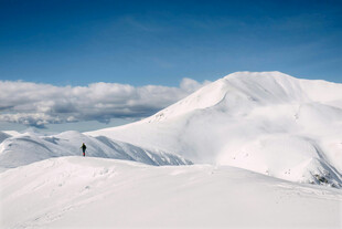 雪山徒步