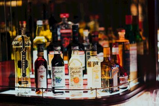 多样酒瓶展示