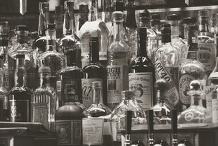 琳琅满目的各式酒瓶