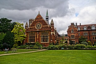 英式古典建筑绿草如茵