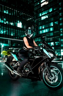 都市夜骑女骑士