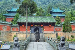 古色古香的中式寺庙建筑