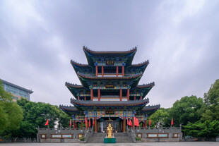 中式古建楼阁飞檐翘角