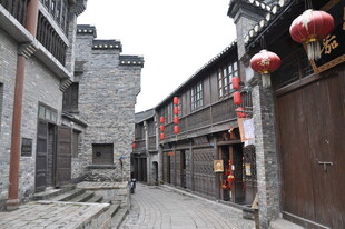 古巷老街尽显中式建筑韵味