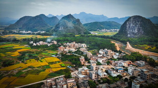山间村落田园风光美景