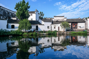 江南水乡古建筑倒影美景