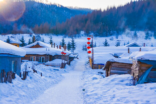冬日雪中小镇美景