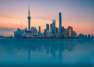 上海城市天际线美丽黄昏景