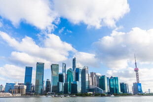 上海外滩现代都市天际线