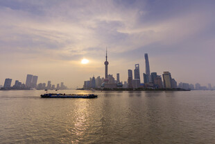 上海外滩黄昏城市天际线