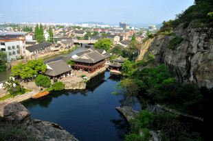 俯瞰古雅山水建筑景观