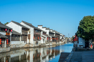 江南水乡沿河民居风景