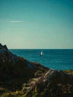 海边风景远帆