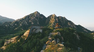 峰峦叠翠高山