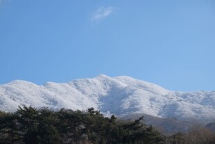 雪山远景
