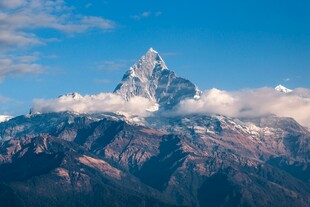 巍峨壮丽的雪山景观