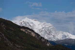 雪山远景