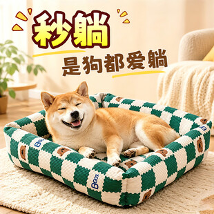 可爱柴犬惬意躺狗窝