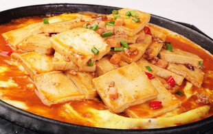 美味香辣豆腐煲