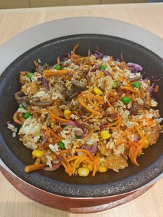 黑椒牛柳铁板焦饭