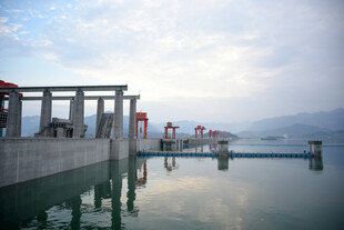 湖畔栈桥美景