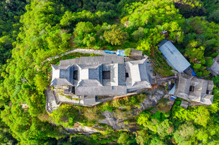 山林中的别致建筑
