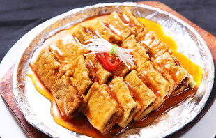 美味千层豆腐呈盘