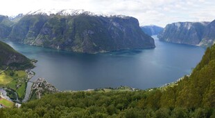 壮丽山水湖景风光图
