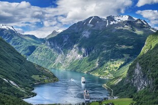 壮丽峡湾山水风光图