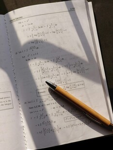 翻开的笔记与