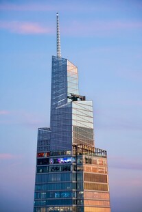 摩天大楼在黄昏下的景致