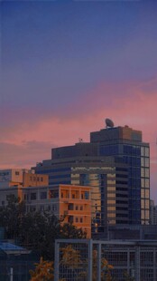 城市黄昏天际线建筑群
