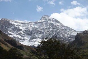 巍峨雪山壮丽景致