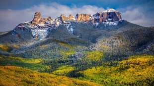 壮丽山峰风光