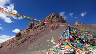 高原经幡飘扬