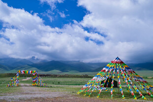 草原经幡美景
