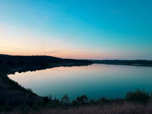 湖畔黄昏美景