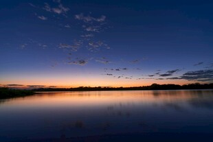 湖畔黄昏美景