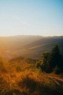 山间晨曦美景