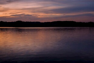 湖畔黄昏美景