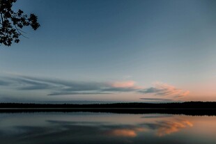 湖畔黄昏美景