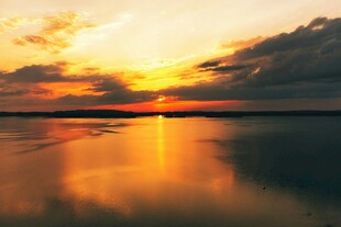 夕阳下宁静的