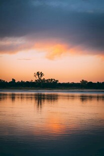 湖畔日落美景